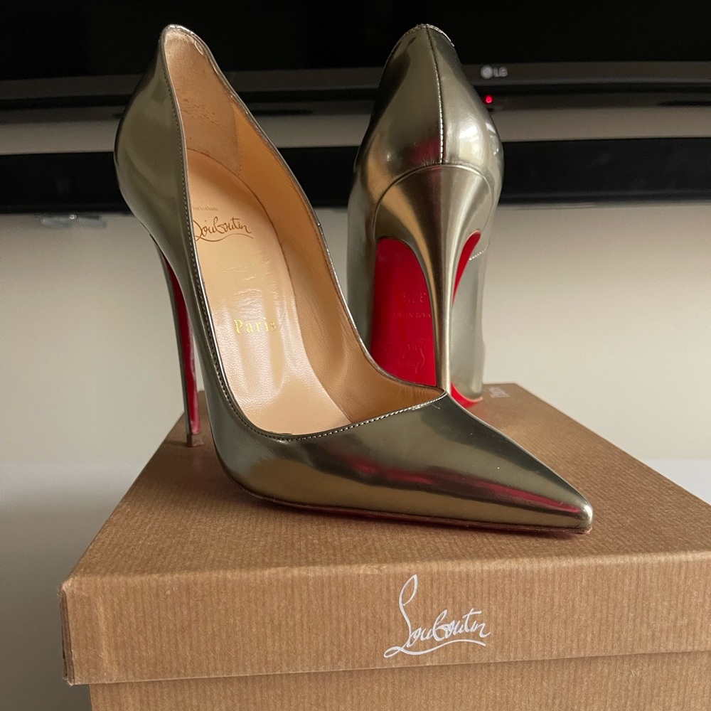 Christian Louboutin So Kate Pumps light gold